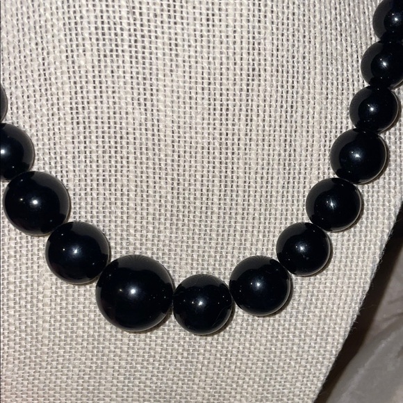 🌴🌴Timeless Black Graduated Necklace - Picture 2 of 3